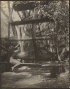 Die Nymphe und die Vase von Louis Fleckenstein