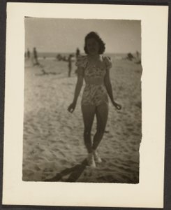 Frau im Bikini