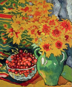 Gelbe Blumen und eine Schale Kirschen