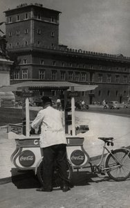 Eisverkäufer auf der Piazza Venezia, Rom