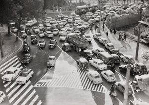Verkehrsszene auf einer Straße in Rom von Luigi Leoni