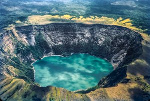 Kratersee des Coseguina Vulkans im Nordwesten Nicaraguas von Luis Marden