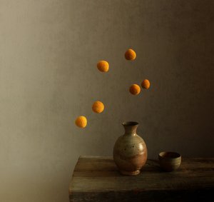 Modernes Stillleben Schwebende Kugeln