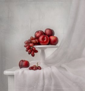 Elegante rote Früchte von Margareth Perfoncio