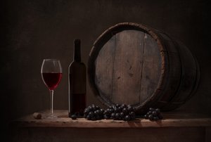 Rustikales Wein-Stillleben von Margareth Perfoncio