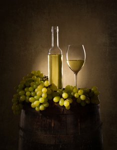 Weißwein Stillleben von Margareth Perfoncio