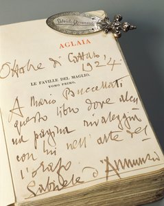 Silbernes Lesezeichen mit verziertem Griff, handgraviert mit natürlichen Motiven und autografischer Signatur von Gabriele D