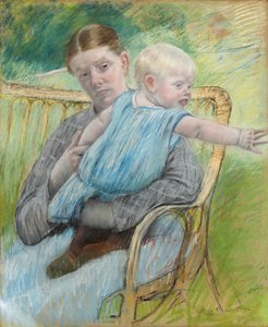 Mathilde hält ein Baby, das nach rechts greift