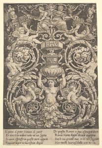Ein Ornamentpanel mit einer Frau, die eine Vase hält