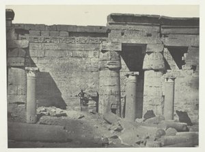 Médinet-Habou, Peristyl des Palastes von Ramses-Méiamoun; Theben von Maxime Du Camp