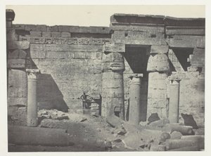 Médinet-Habou, Peristyl des Palastes von Ramses-Méiamoun; Theben von Maxime Du Camp
