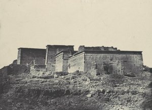 Nubien. Großer Tempel der Isis, A Philoe. Gesamtansicht von Norden von Maxime Du Camp