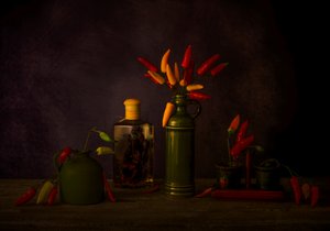 Lebhaftes Chili-Stillleben von May G
