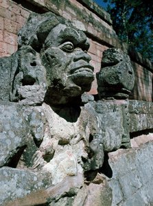 Steinskulpturen - Tempel 11 von Mayan