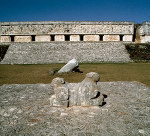 Ansicht des Gouverneurspalastes, Altar der zwei Jaguare, 9.-10. Jahrhundert von Mayan