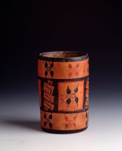 Polychrome zylindrische Tonvase mit Blumen. Aus Tikal von Mayan Mayan