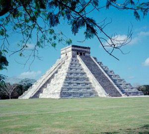 Präkolumbische Zivilisation: Blick auf die Stätte von Chichen Itza von Mayan Mayan