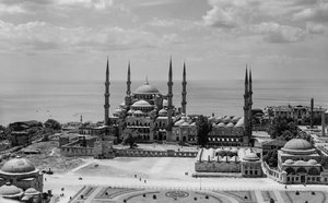 Luftaufnahme der Blauen Moschee in Istanbul, auch bekannt als Sultan-Ahmed-Moschee, ein osmanisches historisches...