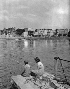 Strand-on-the-Green, Chiswick, London, 1926-1927 von McLeish