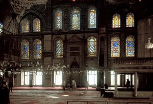 Osmanische Kunst: Innenansicht der Blauen Moschee, erbaut zwischen 1609 und 1617