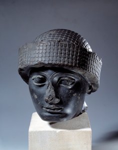 Mesopotamien: Kopf in Diorit ohne Inschrift von Gudea, Gouverneur der Stadt Lagash. Um 2120 v. Chr. Neusumerische Periode