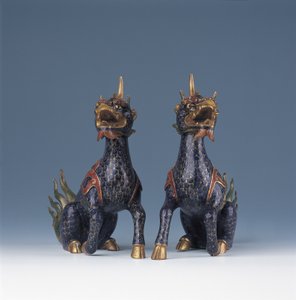 Ein Paar sitzende Qilin