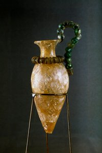 Minoische Kunst: Rhyton aus Bergkristall und Kupfer aus dem Schatzraum des Heiligtums von Zakros auf Kreta
