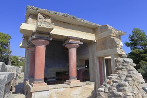 Minoische archäologische Stätte von Knossos. Nördliche Lustralbecken. Nördlicher Eingang des Palastes