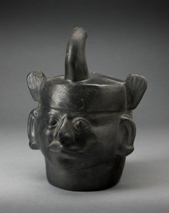 Porträtgefäß in Form eines Herrschers mit einem Katzenkopfschmuck von Moche
