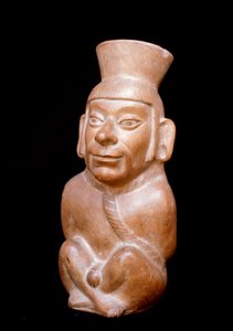 Präkolumbianische Kunst, Mochica-Zivilisation: Anthropomorphe Terrakottaflasche, die einen Gefangenen vor seinem Opfer darstellt (200 v. Chr. - 700 n. Chr.) von Moche Moche