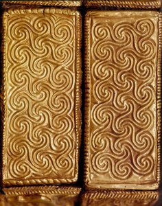 Mykenische Kunst: Detail einer Holzkassette, bedeckt mit Goldblättern, dekoriert mit Spiralen aus Grab V, Mykene. 16. Jahrhundert v. Chr. Athen, Nationales Archäologisches Museum