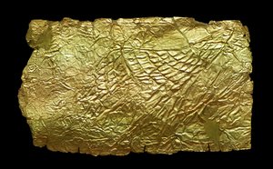 Goldblechabdeckung für glasvasenförmige Plakette von Mycenaean
