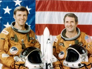 Astronauten Joe Engle und Richard Truly, zweiter Space Shuttle Flug, November 1981 von NASA Images