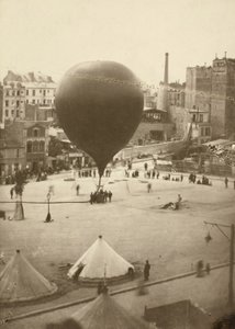 Le Neptune, Place Saint-Pierre in Montmartre, 23. September 1870 von Nadar