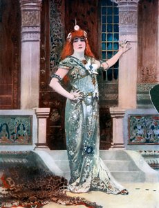 Sarah Bernhardt als Isolde, um 1902