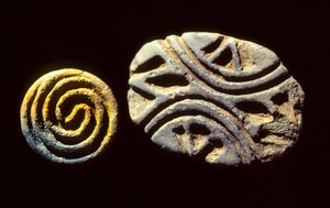 Gebackene Tonsiegel wurden in Çatalhöyük in Zentralanatolien ausgegraben