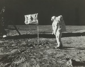 Buzz Aldrin auf dem Mond mit der amerikanischen Flagge, 1969