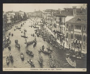 Gondeln auf dem Canal Grande in Venedig