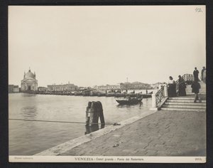 Pontonsbrücke über den Canal Grande in Venedig während des Festa del Redentore
