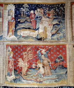 Der Vorhang der Apokalypse: die Leichen liegen auf dem Boden, der Drache kämpft gegen die Diener Gottes, verkörpert durch einen Mönch und Laien. 1373-1383. hergestellt von Nicolas Bataille (1330-1405) Angers, Museum der Tapisserie
