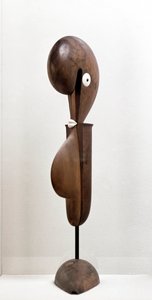 Groteske (Holzskulptur). von Oskar Schlemmer