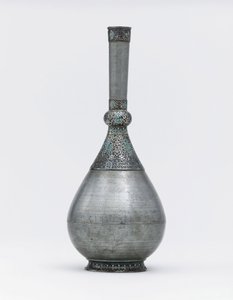 Eine osmanische Flasche aus Zink mit türkisfarbenen Einsätzen und silberner Montierung von Ottoman School