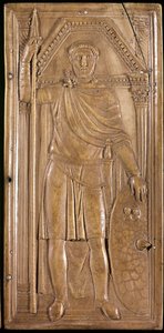 Stilicho in Rüstung, General, Patrizier und Konsul des Weströmischen Reiches. Rechtes Panel des Dyptichons von Stilicho (Elfenbeinskulptur, ca. 395)