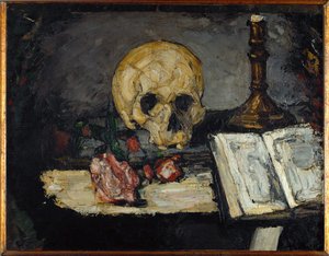 Schädel und Kerzenhalter