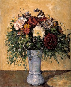 Blumen in einer blauen Vase