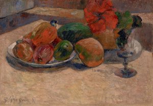 Stillleben mit Mangos und einer Hibiskusblüte