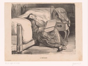 Frau im Morgenmantel mit einer Serinette