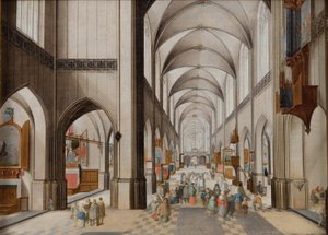 Innenansicht einer dreischiffigen gotischen Kirche während einer Predigt