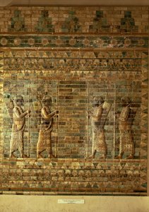 Fries der Bogenschützen der persischen Königsgarde, aus dem Palast von Darius dem Großen in Susa, Iran, Achämenidenzeit, ca. 500 v. Chr. von Persian School