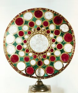 Der Becher Salomos, mit einem Reliefkamee eines Königs, Sassanidenzeit (226-651) (Gold, Bergkristall, Granat und grünes Glas)